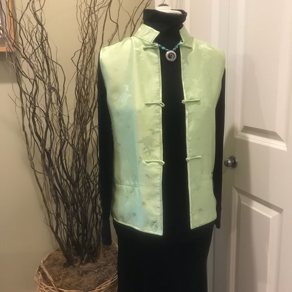 🎄100% silk blouse or vest